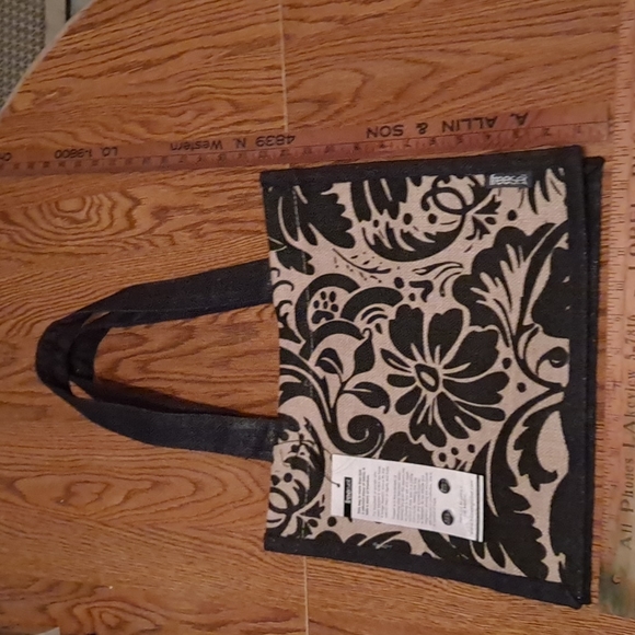 NWT versatile tote  black and beige - Picture 1 of 6